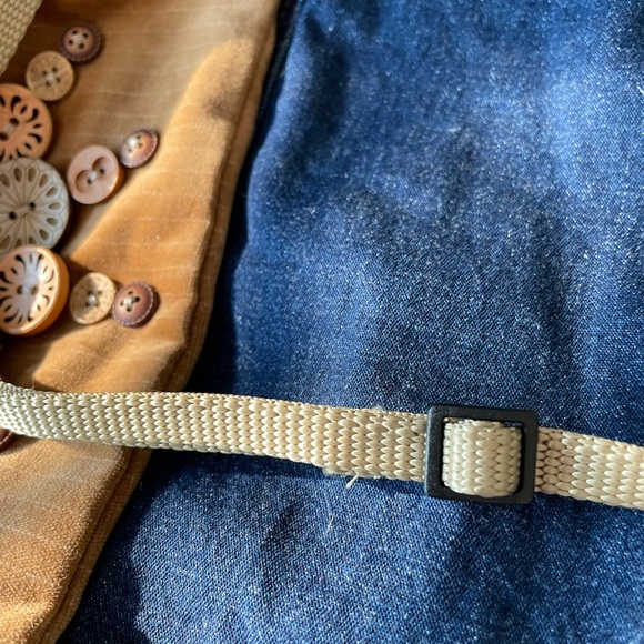 CUTE AS A BUTTON Purse - Picture 4 of 4